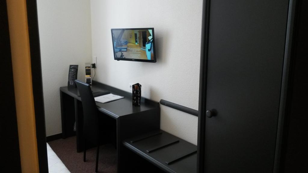 Hotel De La Cloche Dole Room photo