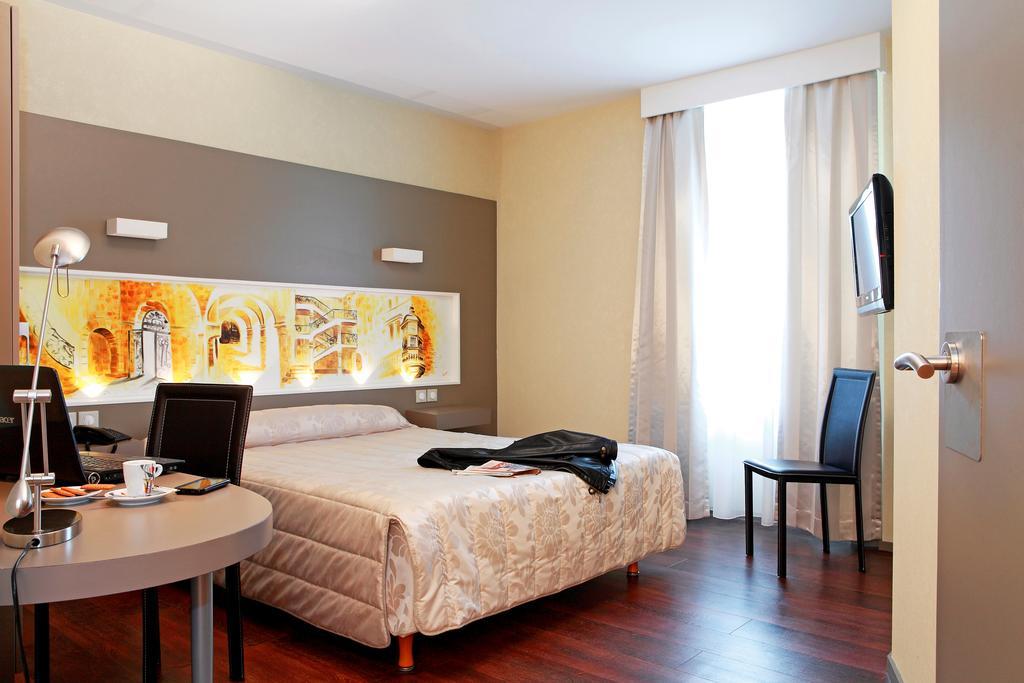 Hotel De La Cloche Dole Room photo