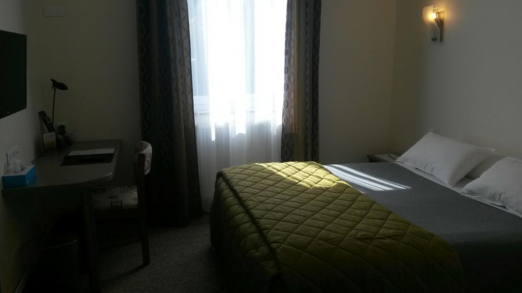 Hotel De La Cloche Dole Room photo